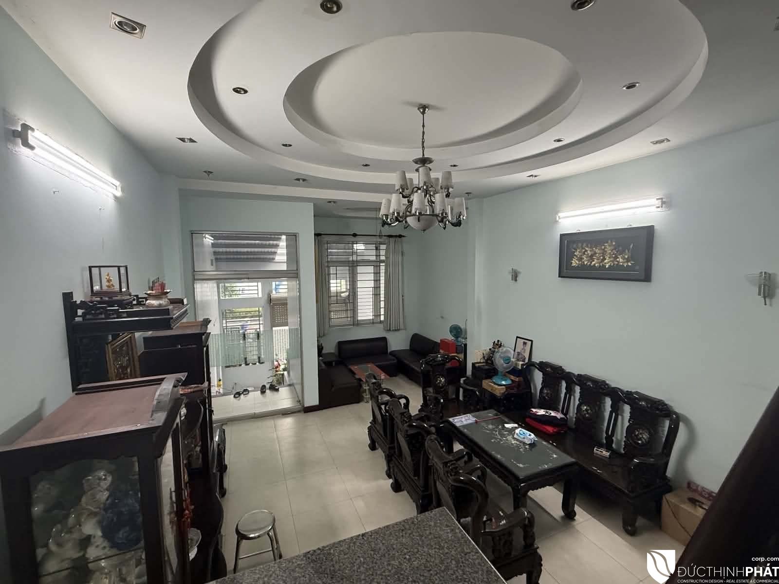 Phòng khách nhà mặt tiền số 30 đường C12 Phường 13 Tân Bình TP.HCM