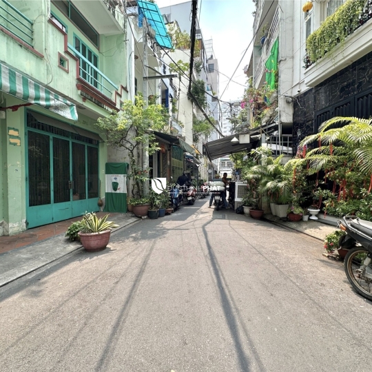 Nhà 2 Tầng Hẻm Xe Hơi Phú Nhuận – Sát Phan Xích Long, Giá Tốt Nhất