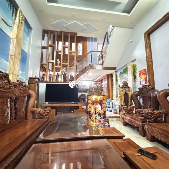 NHÀ GỖ CAO CẤP – HẺM XE TẢI NGUYỄN TƯ GIẢN – 4 TẦNG – 99M2 – 11.9 TỶ