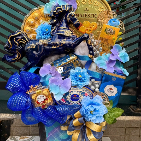 Long Mã Phi Mây – Hồng Vượng Toàn Niên 