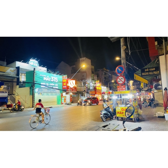 MẶT TIỀN KINH DOANH ĐỈNH – HUỲNH TẤN PHÁT, QUẬN 7