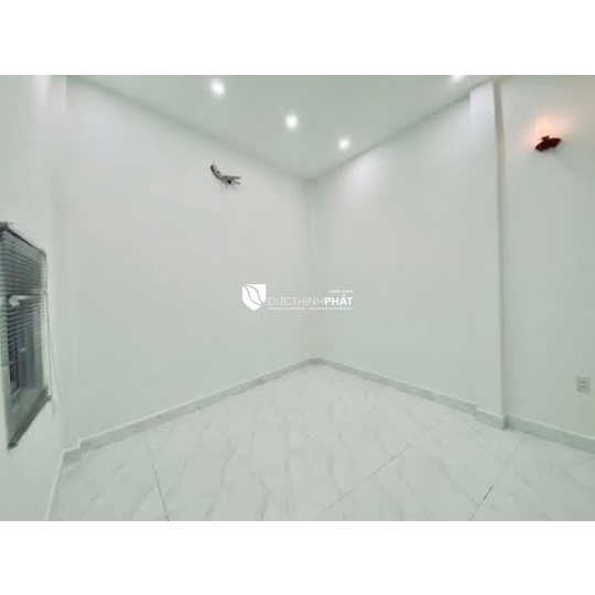 BÁN NHÀ SỔ HỒNG RIÊNG GIÁ RẺ – HẺM XE HƠI, LÔ GÓC, NHÀ ĐẸP NHƯ MỚI