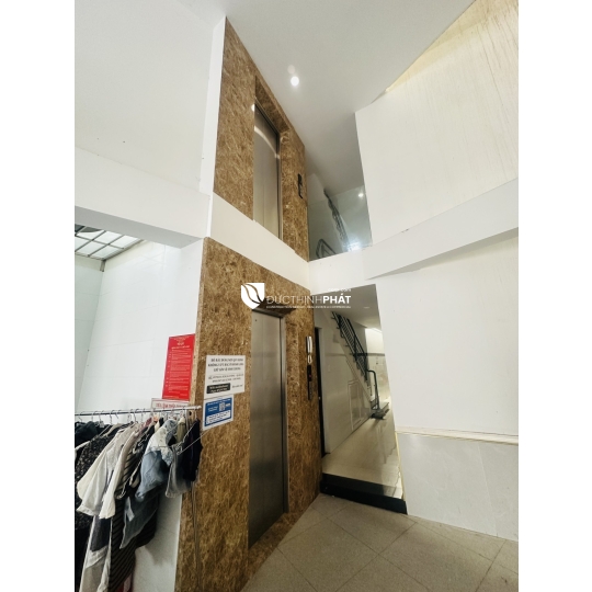 HẺM 8M – NHÀ ĐẸP – 17 PHÒNG CHO THUÊ FULL – DOANH THU 85 TRIỆU/THÁNG – SỔ NỞ HẬU – HOÀN CÔNG – CÓ THANG MÁY