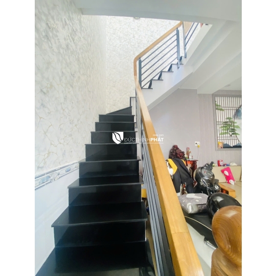 NHÀ ĐẸP, HẺM XE HƠI – SỔ HỒNG RIÊNG, GẦN CÔNG VIÊN LÀNG HOA!