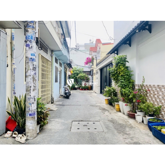 NHÀ ĐẸP, HẺM XE HƠI – SỔ HỒNG RIÊNG, GẦN CÔNG VIÊN LÀNG HOA!
