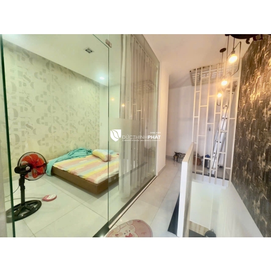 NHÀ CÓ SỔ HỒNG RIÊNG – HẺM XE HƠI, SÁT MẶT TIỀN PHẠM VĂN ĐỒNG, GIÁ TỐT